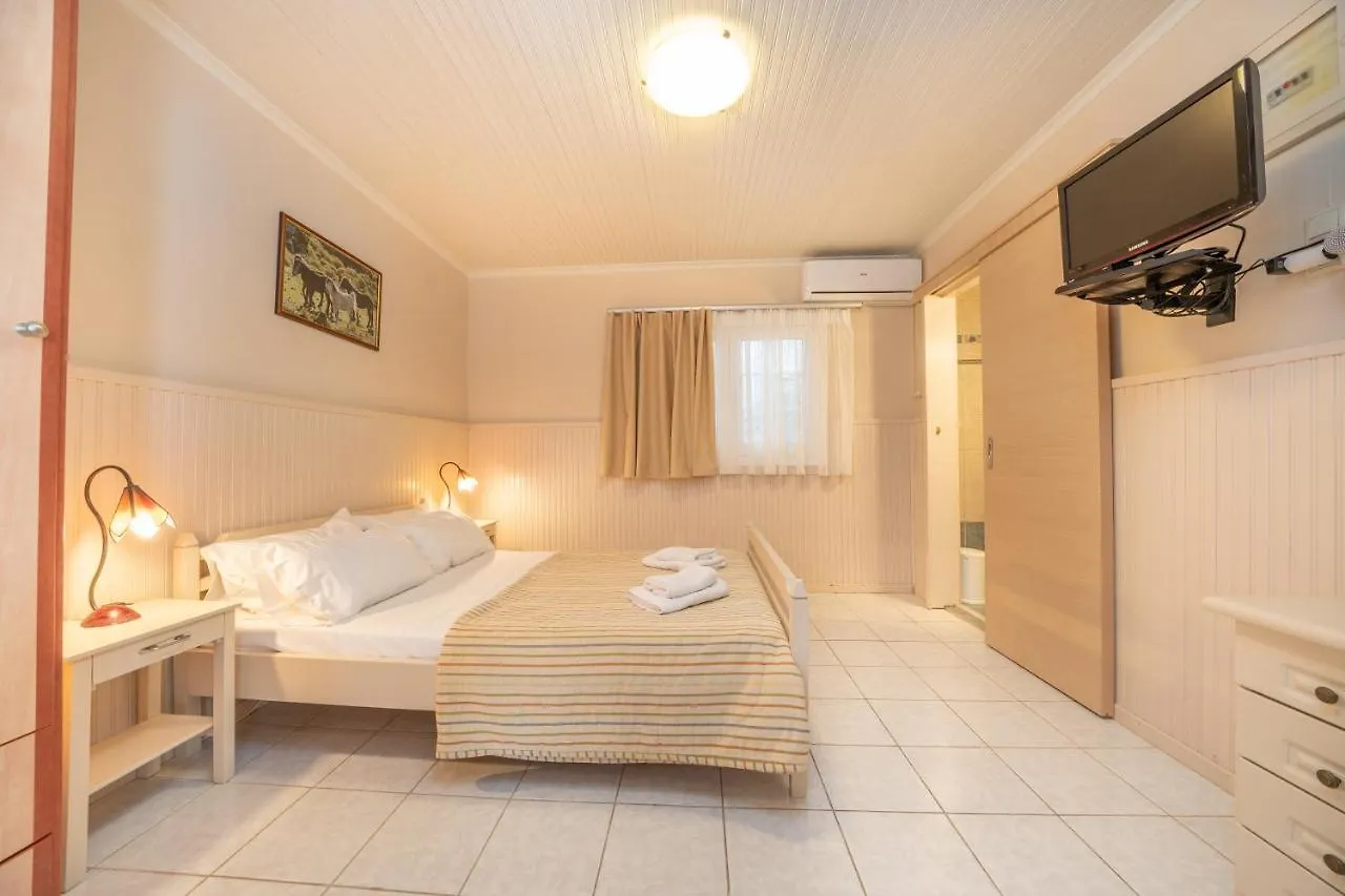 Makis Village-Apartments Agia Efimia 0*,