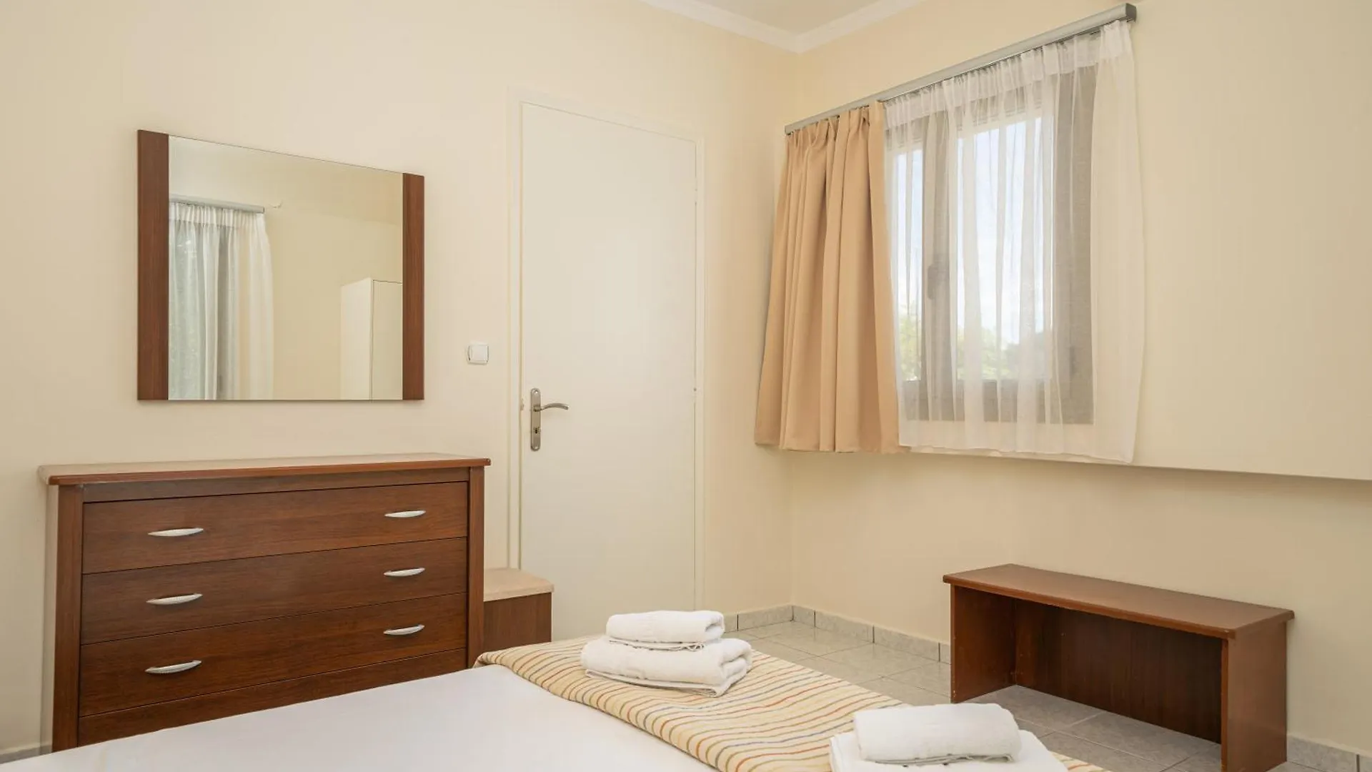 Makis Village-Apartments Agia Efimia 公寓