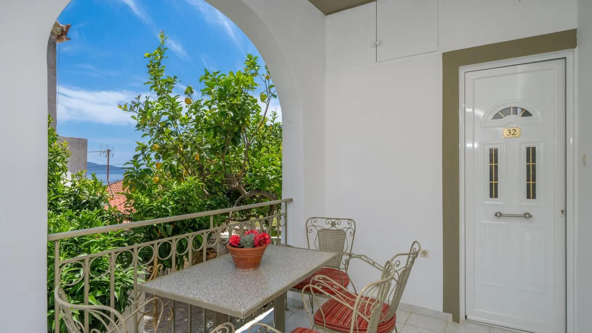 Makis Village-Apartments Agia Efimia 0*,