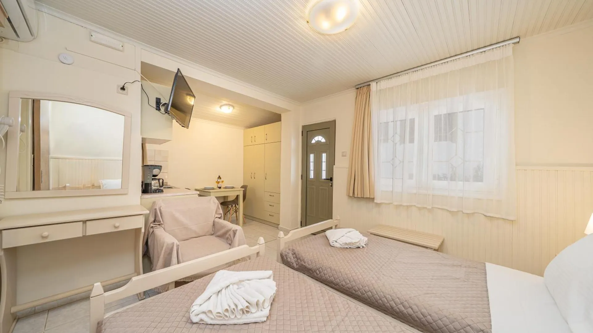 Makis Village-Apartments Agia Efimia 0*,